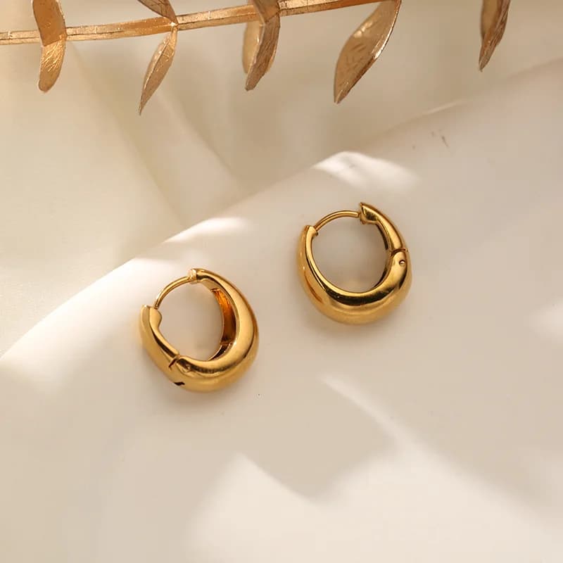 Cercei stud geometric în formă de inimă, culoare aurie